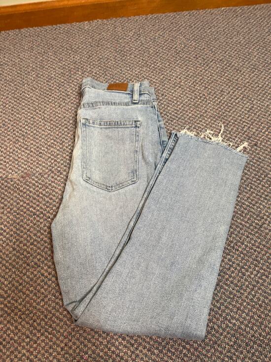 BDG Denim - BDG Urban Outfitters Girlfriend High Rise Crop 27